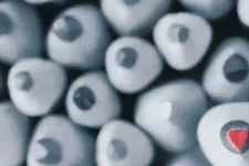 Palette mit bunten Farben auf einem Pinsel als Symbol für Kreativität